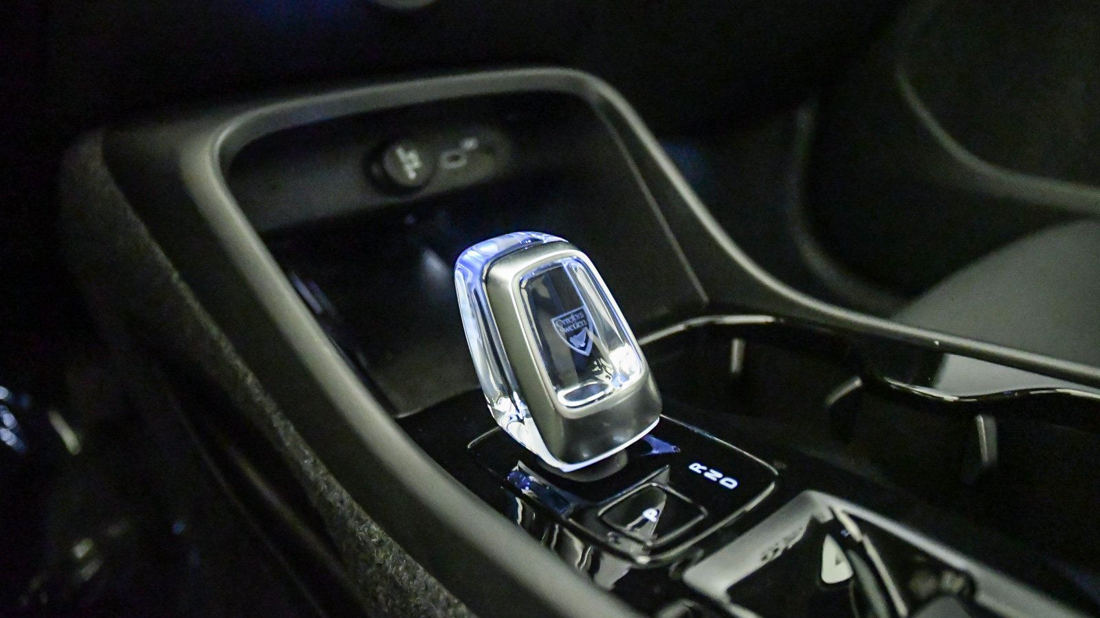 Certified 2026 Volvo XC40 B5 Plus AWD/4WD image 22