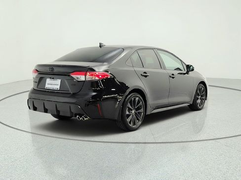 Used 2025 Toyota Corolla SE w/ SE Premium Package FWD image 5
