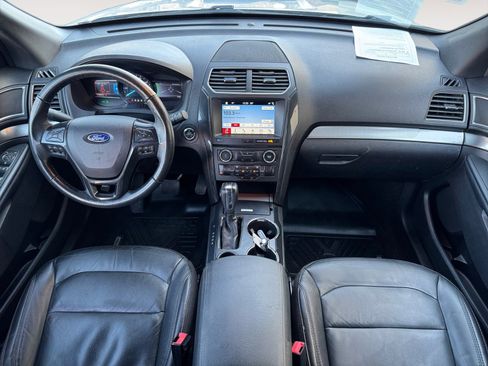 Used 2018 Ford Explorer XLT w/ Equipment Group 202A image 10