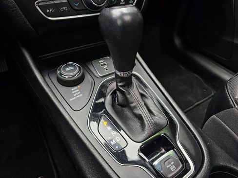 Used 2023 Jeep Cherokee Altitude Lux w/ Elite Group AWD/4WD image 30