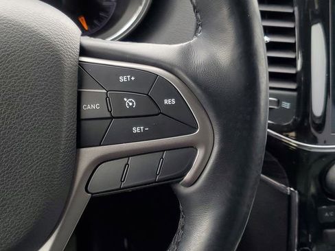 Used 2022 Jeep Grand Cherokee Limited image 20