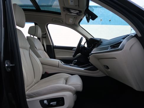 Used 2020 BMW X7 xDrive40i w/ Premium Package AWD/4WD image 41