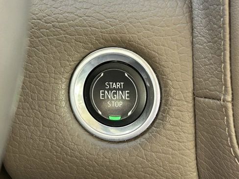 Used 2021 GMC Yukon XL Denali w/ Denali Premium Package image 28