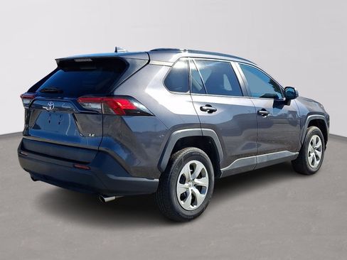 Used 2019 Toyota RAV4 LE FWD image 6