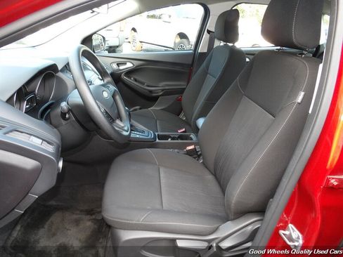 Used 2018 Ford Focus SE FWD image 13