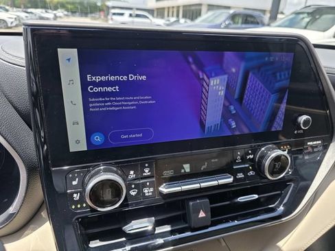 Used 2023 Toyota Highlander Limited FWD image 14