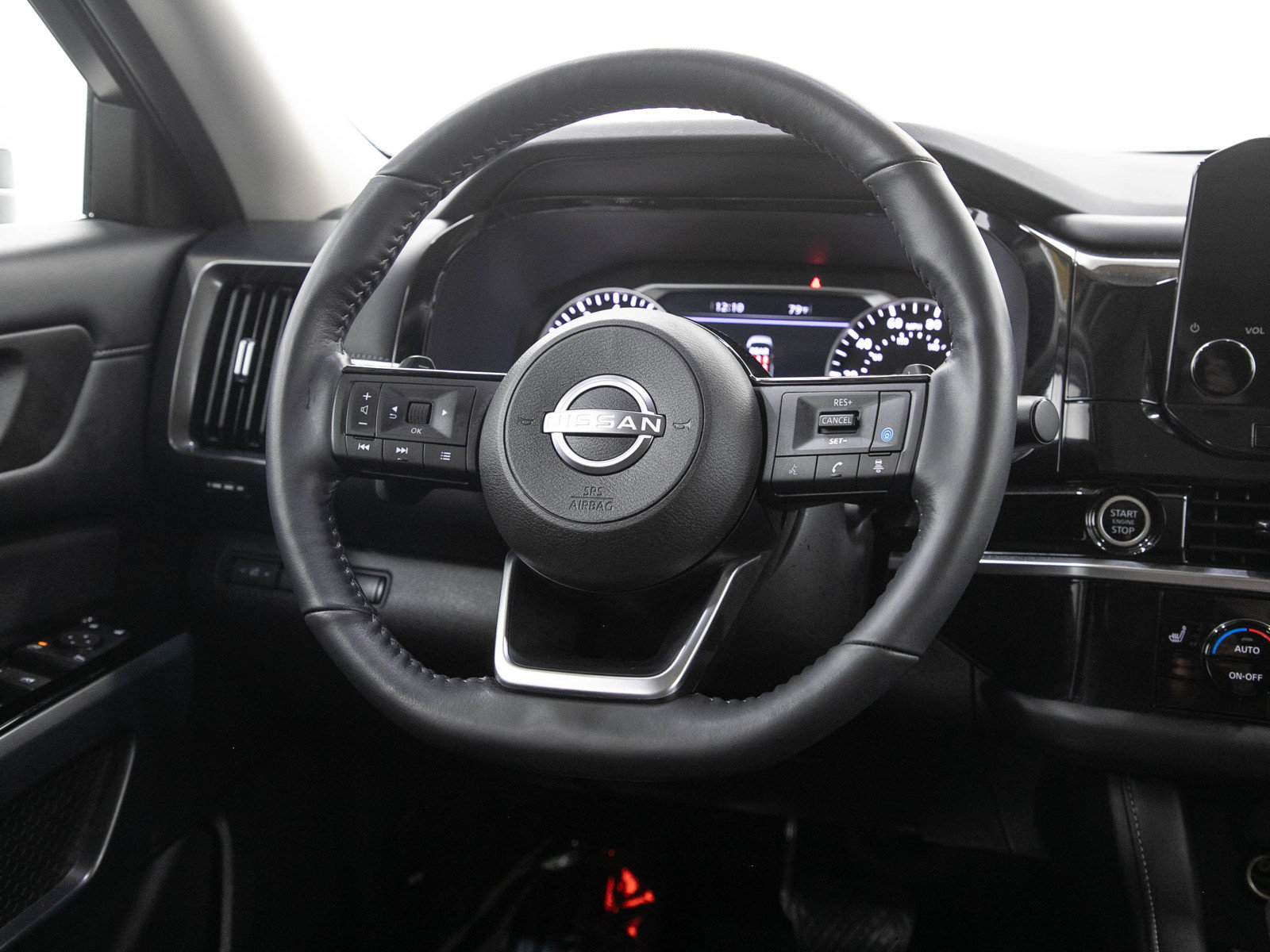 Used 2024 Nissan Pathfinder SL AWD/4WD image 18