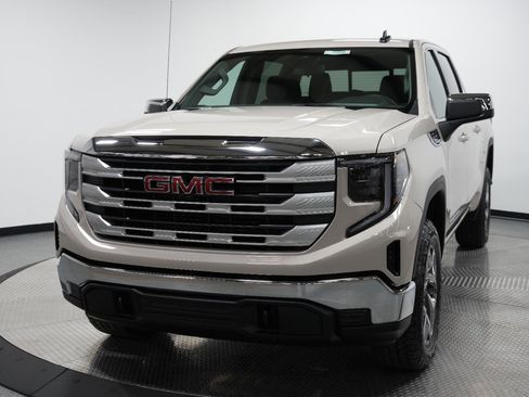 New 2026 GMC Sierra 1500 SLE image 3