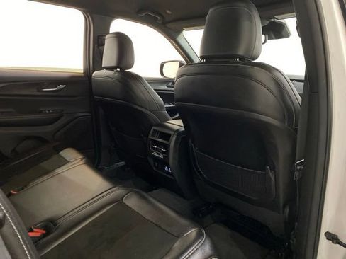 Used 2024 Jeep Grand Cherokee Altitude AWD/4WD image 23
