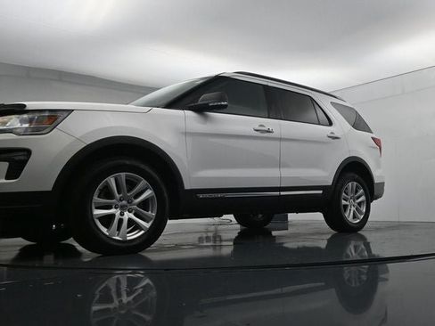 Used 2019 Ford Explorer XLT w/ Equipment Group 201A AWD/4WD image 32