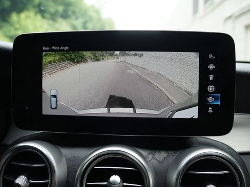 Used 2021 Mercedes-Benz GLC 300 w/ AMG Line image 21