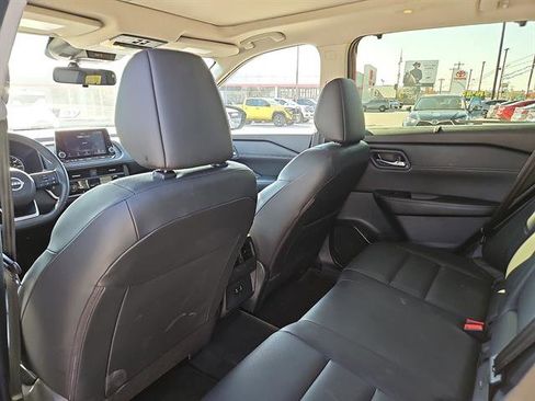 Used 2024 Nissan Rogue SV w/ SV Premium Package image 9