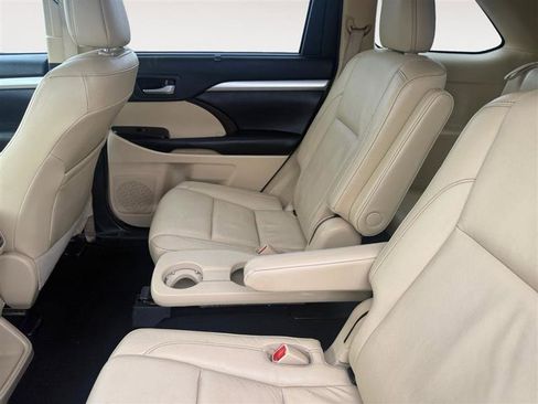 Used 2017 Toyota Highlander XLE w/ Protection Package #3 image 13