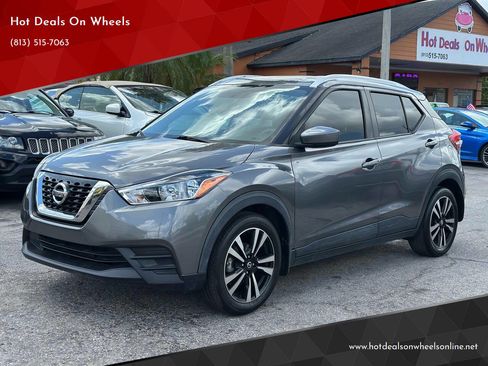 Used 2019 Nissan Kicks SV image 1