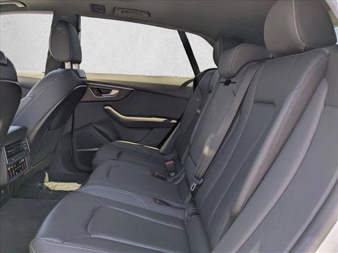 Used 2019 Audi Q8 Premium Plus w/ Premium Plus AWD/4WD image 22