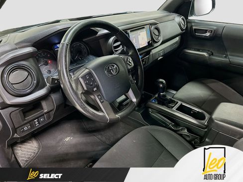 Used 2018 Toyota Tacoma TRD Off-Road image 9