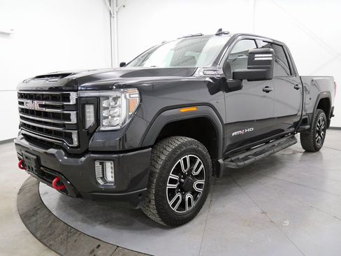Used 2020 GMC Sierra 2500 AT4 w/ AT4 Premium Package image 3
