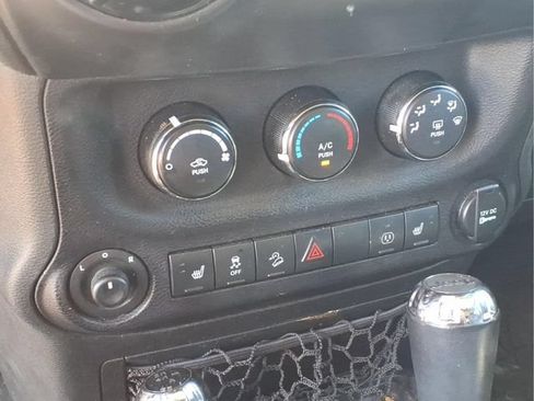 Used 2017 Jeep Wrangler Unlimited Sahara AWD/4WD image 9
