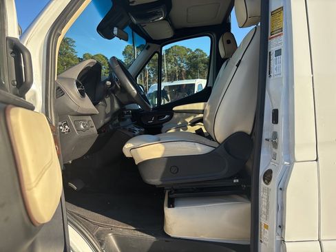 Used 2022 Mercedes-Benz Sprinter 144 Cargo image 77