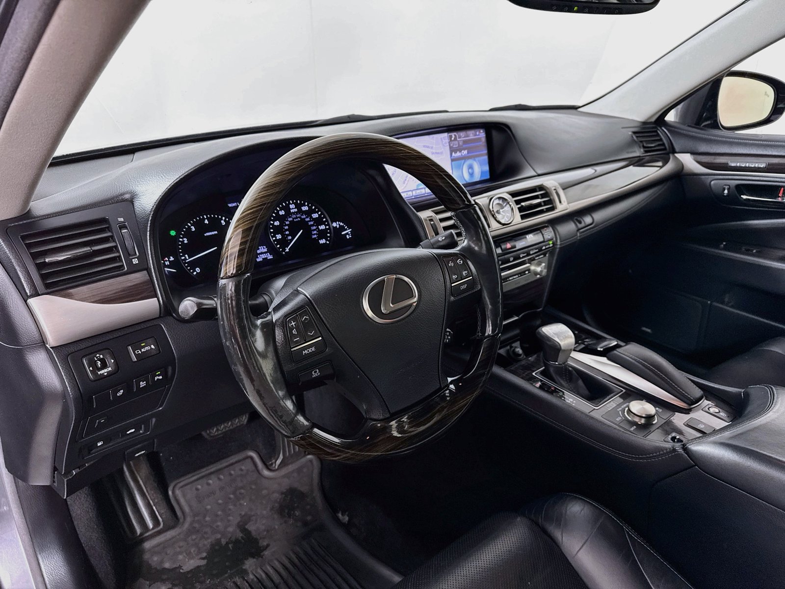 Used 2014 Lexus LS 460 AWD w/ Comfort Package image 9
