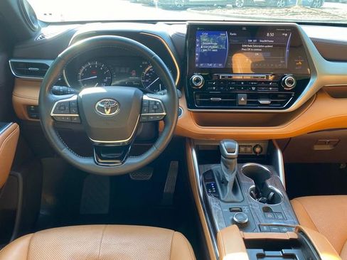 Used 2020 Toyota Highlander Platinum image 8