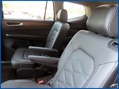 Used 2024 Volkswagen Atlas SE w/ Panoramic Sunroof Package AWD/4WD image 10