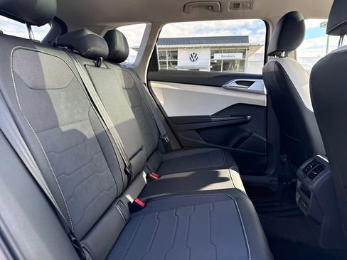 New 2026 Volkswagen Taos SE image 10
