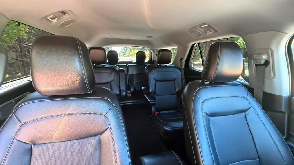 Used 2024 Ford Explorer Limited AWD/4WD image 13