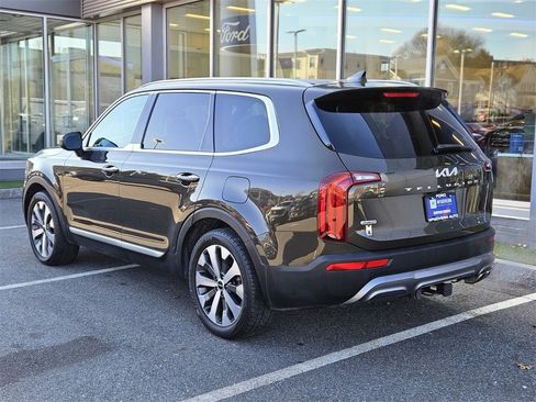 Used 2022 Kia Telluride S image 3