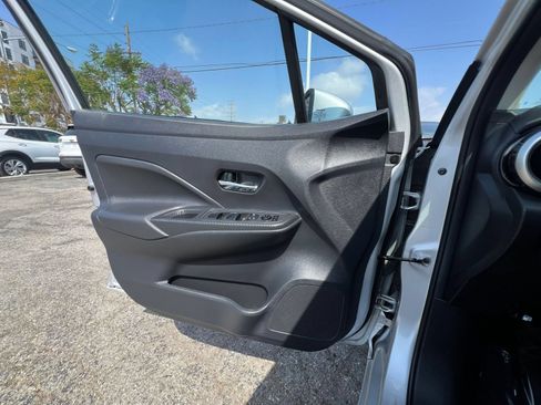Used 2025 Nissan Versa SV FWD image 18