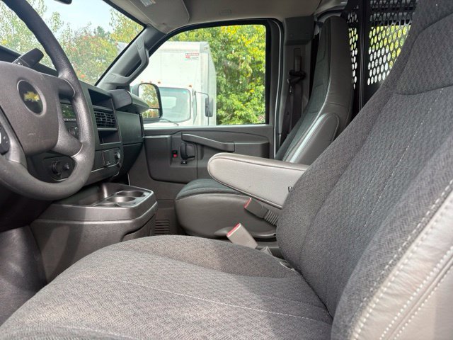 Used 2025 Chevrolet Express 2500 w/ Driver Convenience Package RWD image 28