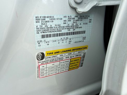 Used 2025 Ford Expedition Active RWD image 10
