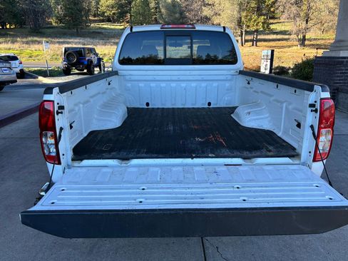 Used 2020 Nissan Frontier SV RWD image 9