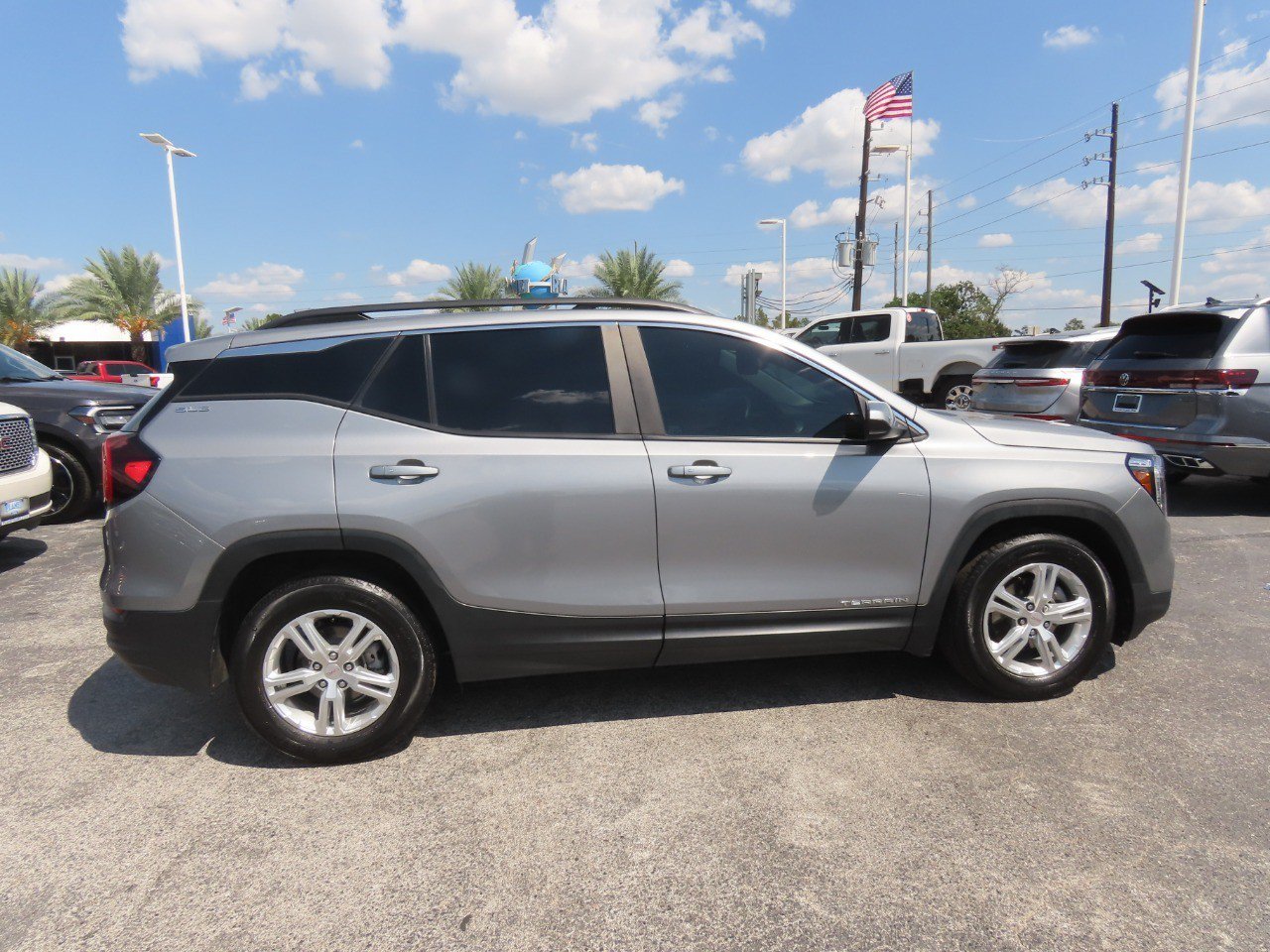 Used 2024 GMC Terrain SLE w/ Driver Convenience Package FWD image 10