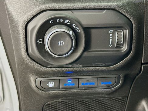Used 2023 Jeep Wrangler Unlimited Sahara w/ Cold Weather Group AWD/4WD image 17
