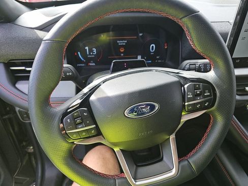 Used 2025 Ford Explorer ST-Line w/ ST-Line Street Pack image 5