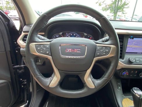 Used 2017 GMC Acadia Denali w/ Technology Package FWD image 11