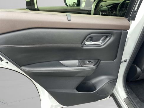 Used 2023 Nissan Rogue SL w/ SL Premium Package image 10