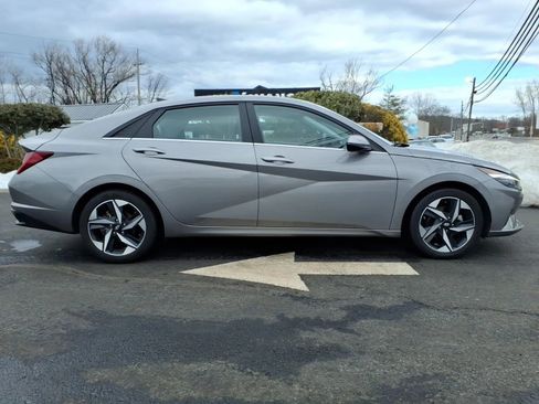Used 2023 Hyundai Elantra Limited image 2