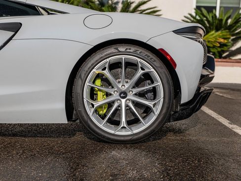 Used 2023 McLaren Artura image 25