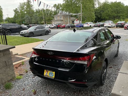 Used 2023 Hyundai Elantra SEL w/ Convenience Package FWD image 5