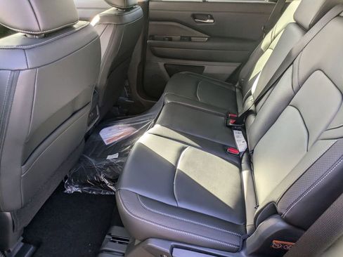 New 2025 Nissan Pathfinder SL image 19