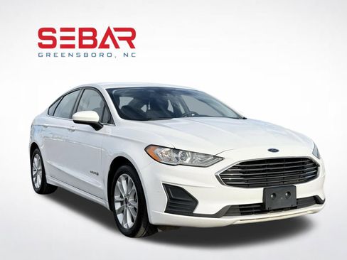 Used 2019 Ford Fusion SE FWD image 3
