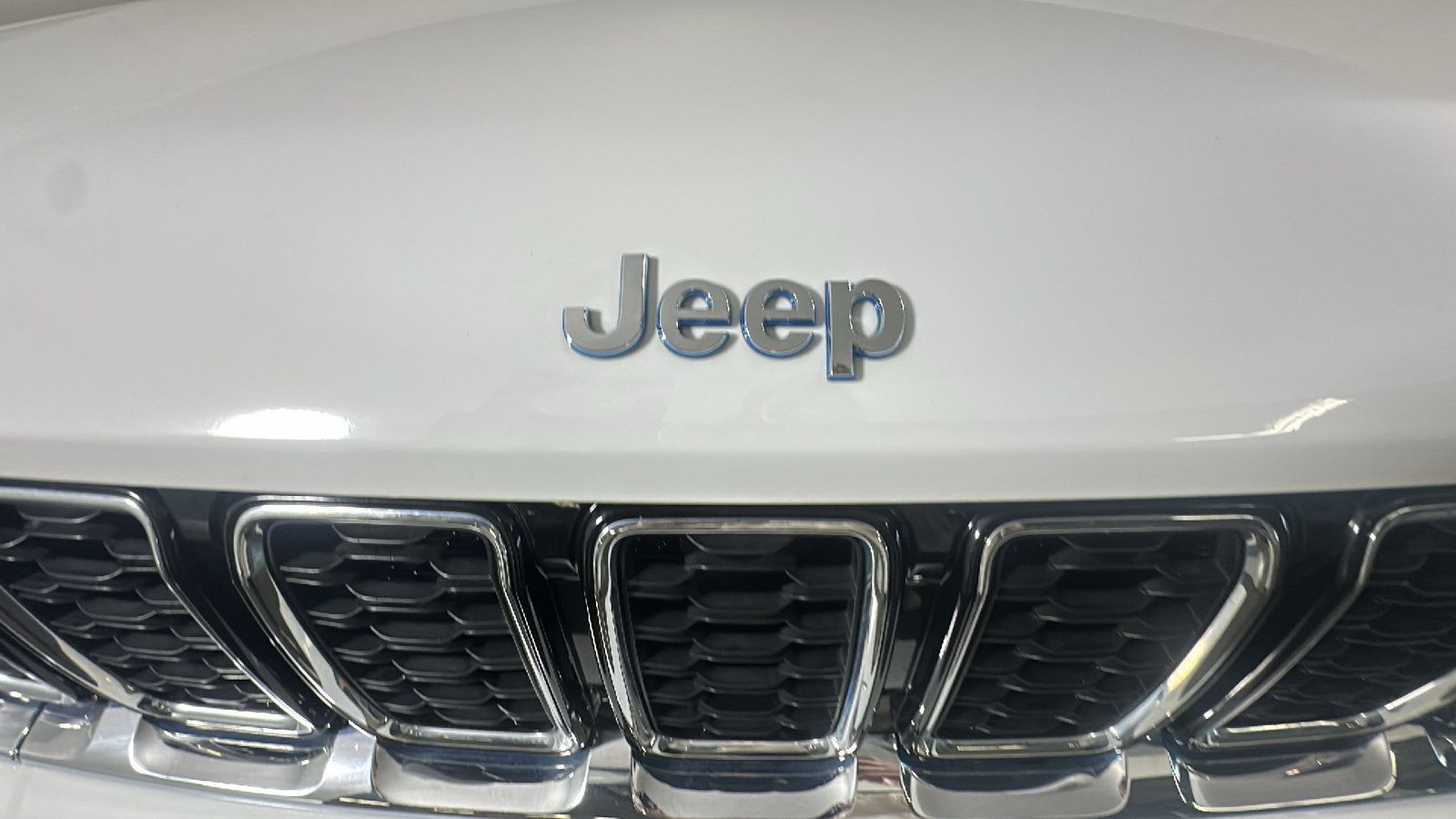 Used 2023 Jeep Grand Cherokee 4WD 4xe image 9