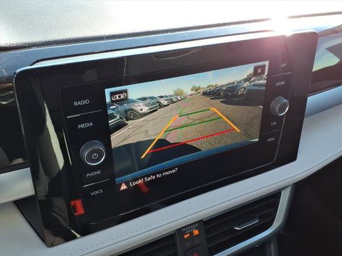 New 2026 Volkswagen Taos SE image 18