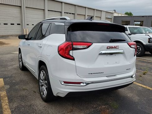 Used 2024 GMC Terrain Denali w/ Denali Premium Package AWD/4WD image 3