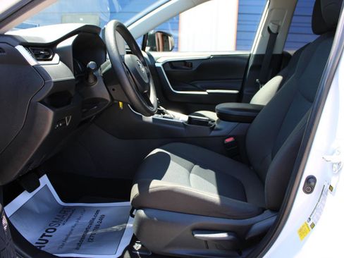 Used 2023 Toyota RAV4 LE AWD/4WD image 16