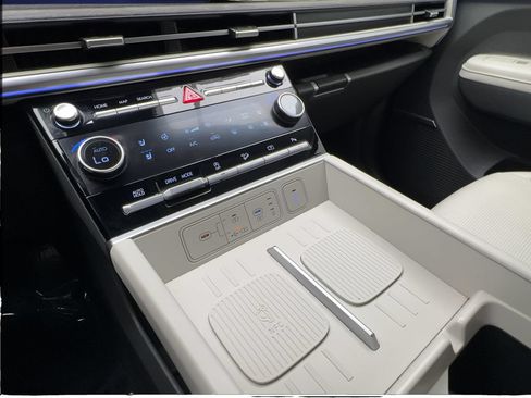 Used 2025 Hyundai Santa Fe Limited FWD image 50
