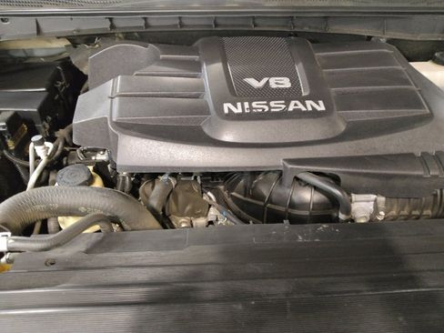 Used 2019 Nissan Titan SV image 30