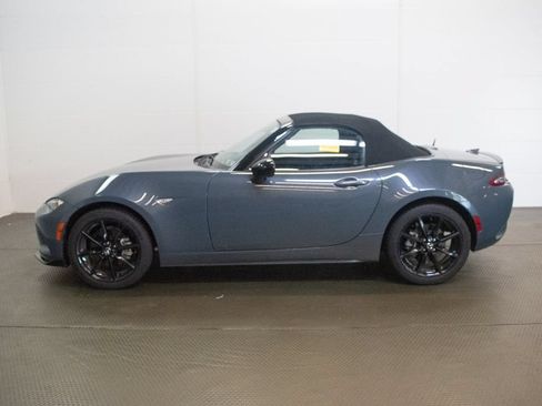 Used 2021 MAZDA MX-5 Miata Club RWD image 24